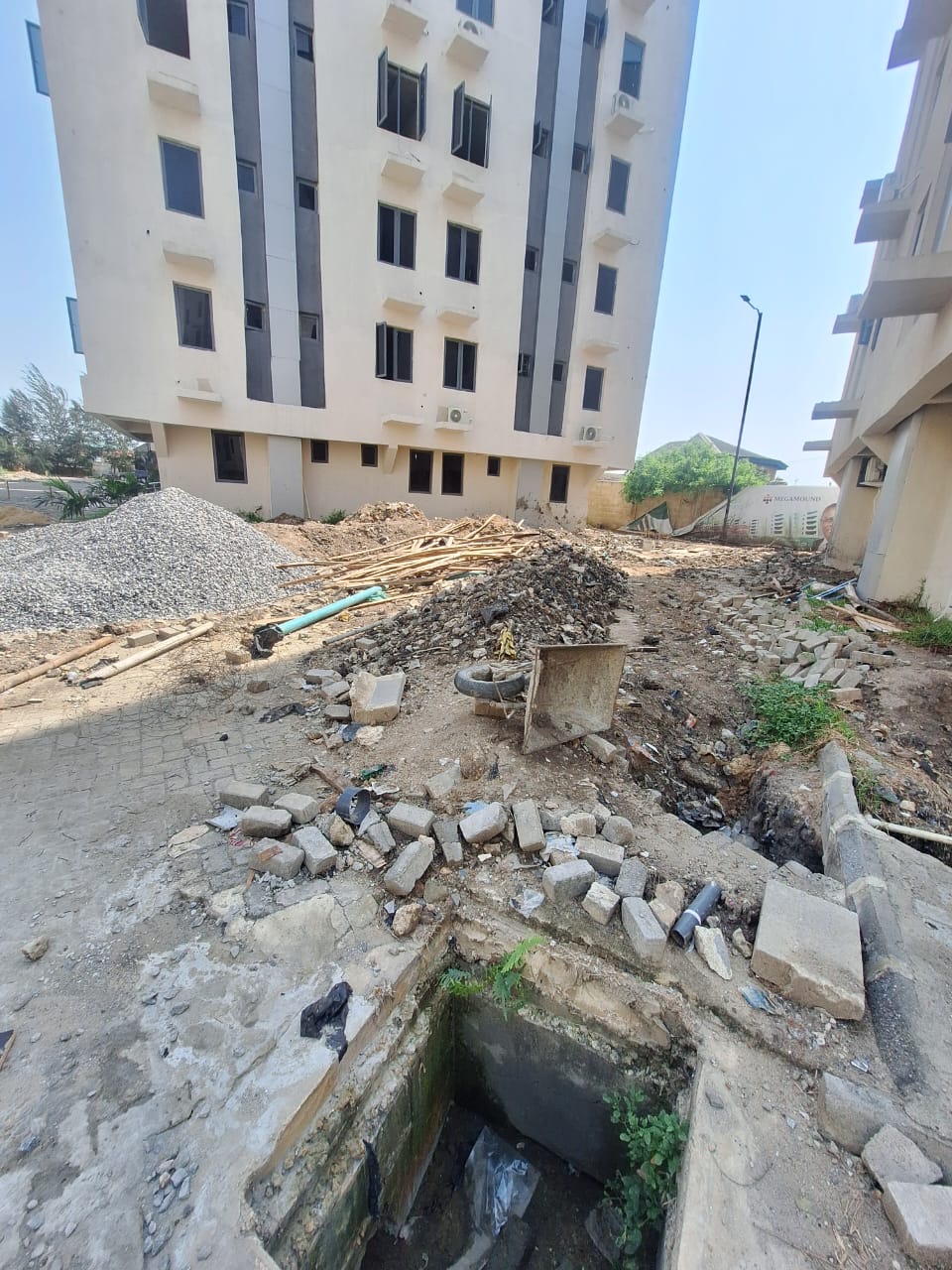 Concerned subscribers/residents of the Greater Lagos County Apartments, Obele-Oniwala, Surulere write open letter to Governor Sanwo Olu over Megamound Investment