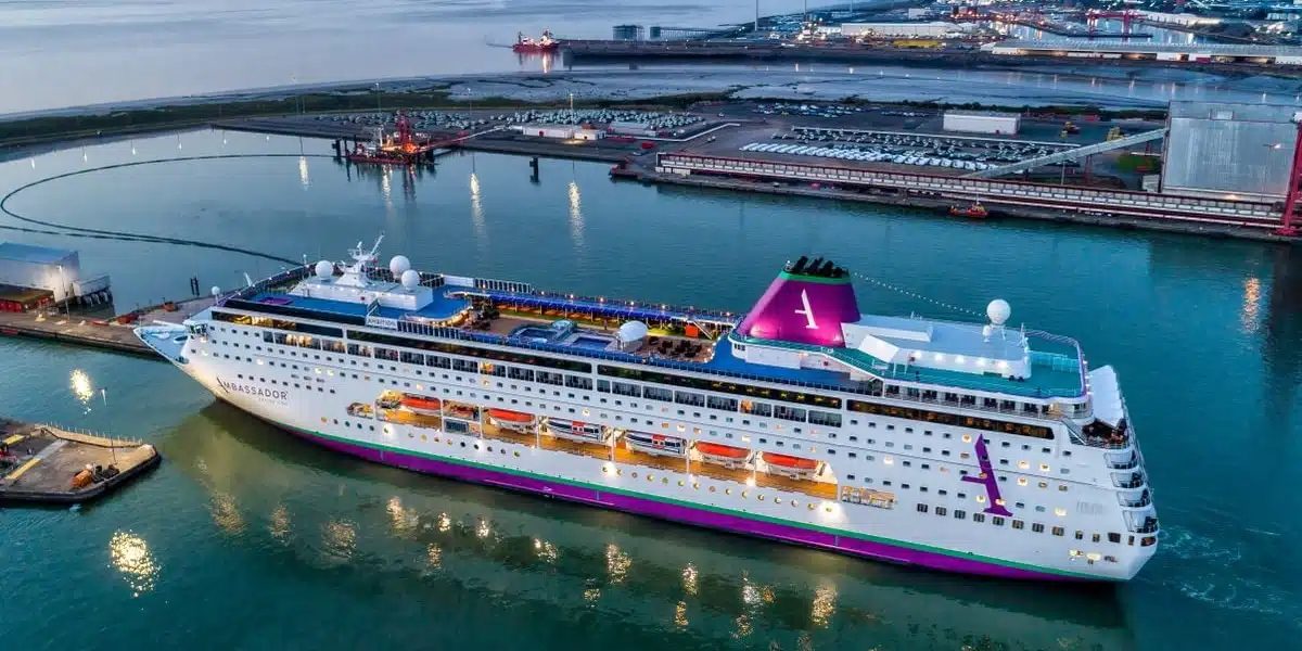 Passenger de@d and 2,000 in quarantine on cruise ship after