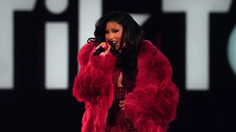 Next time b*tch I'm having my concert in the parking lot b*tchâÂ Cardi B vows to never perform in Atlanta Arena again after staff fight
