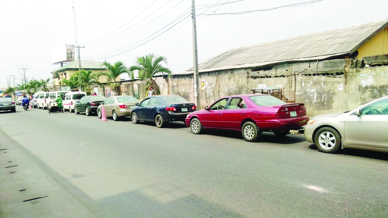 Lagos announces plan to charge motorists for roadside parking