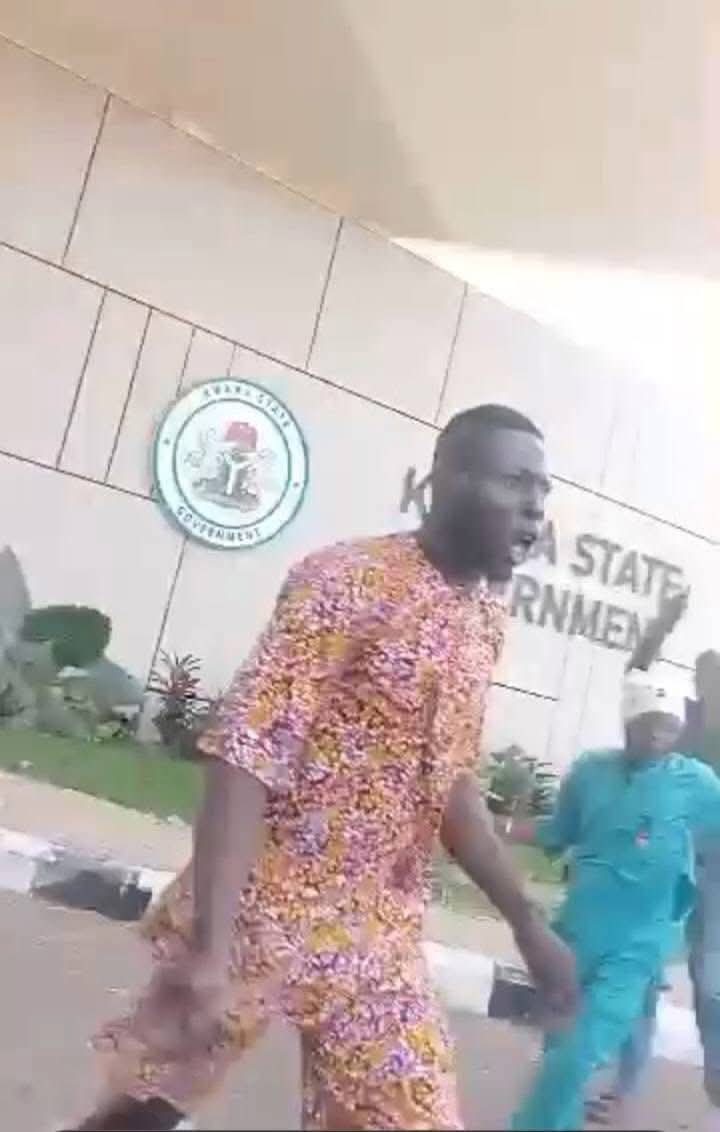 Thugs attack women protesting kidnappings at Kwara Government House (video)