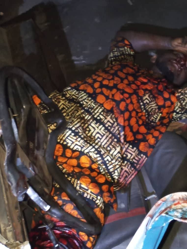 Truck overturns on Otedola Bridge, causing accident and gridlock