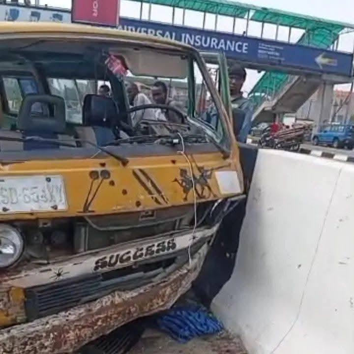 Truck crushes Lagos woman after she fell off commercial bus