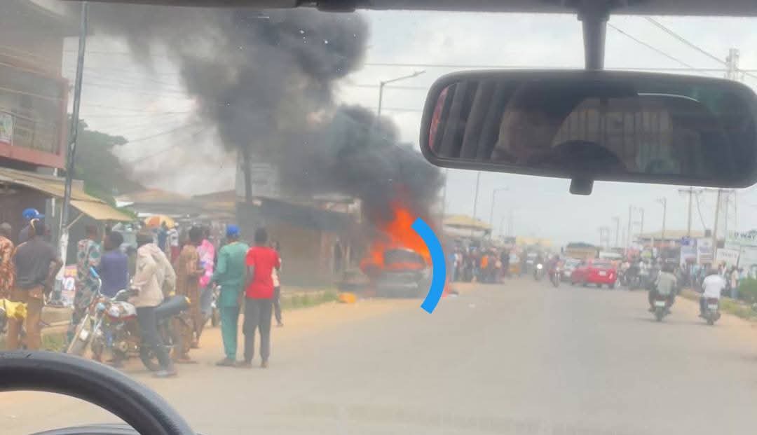 Police rescue US-based doctor after his car was burnt and he  was almost lynched by mob who falsely accused him of kidnap (video)