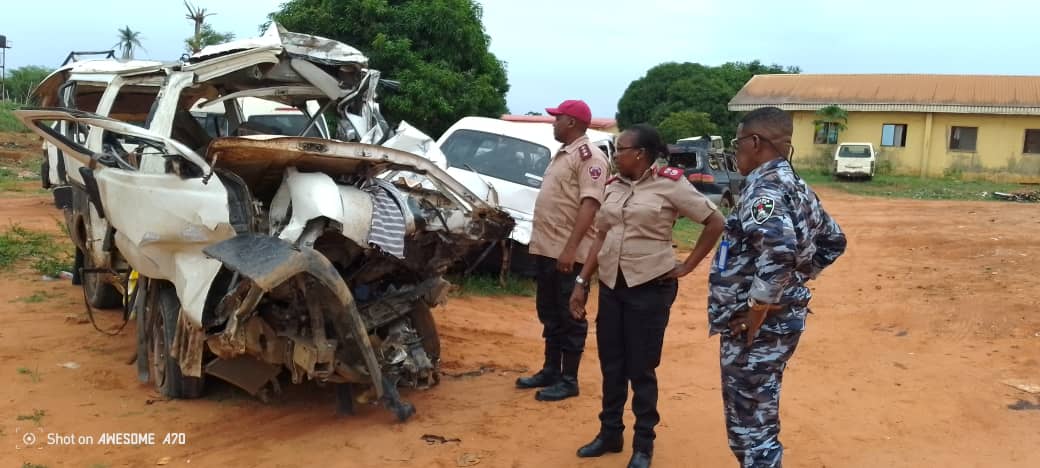 Four diÂ£, 12 injured as tyre of commercial bus bursts in Abia