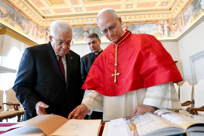 Pope and Palestinian president meet to discuss two state solution (video)
