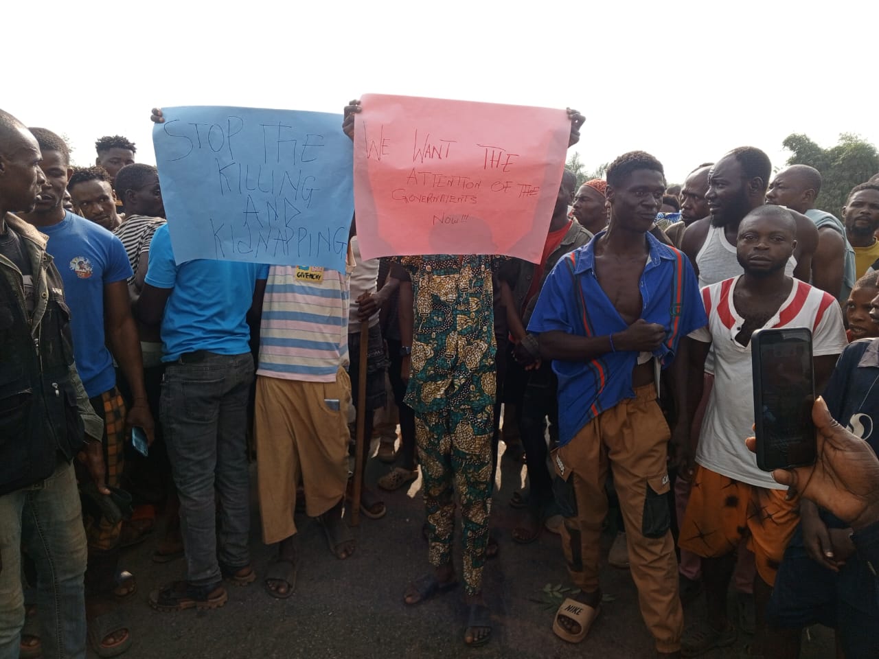 Protesters block Akure-Owo highway with remains of kidnap victim in Ondo