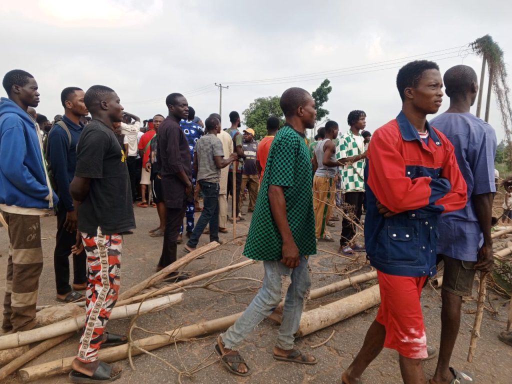 Protesters block Akure-Owo highway with remains of kidnap victim in Ondo