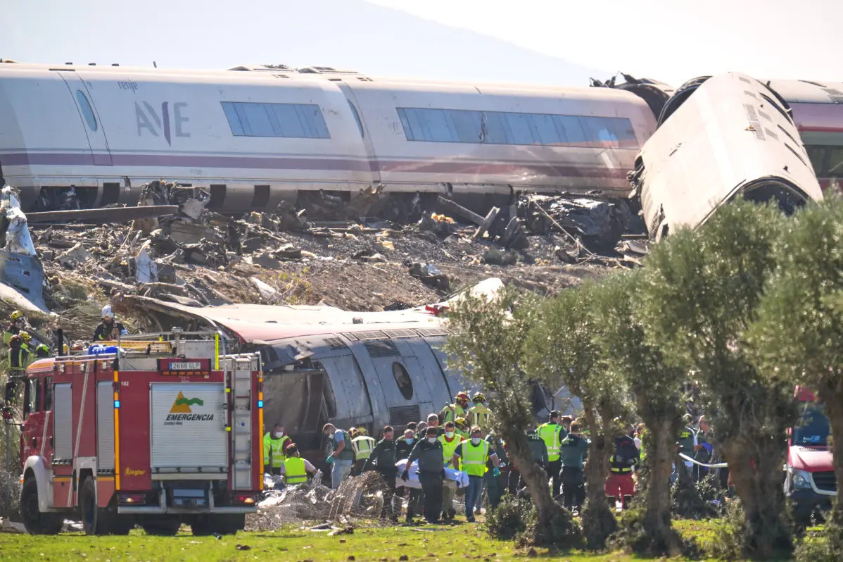 At Least 64 d3ad in high-speed train crash in central Spain (video)
