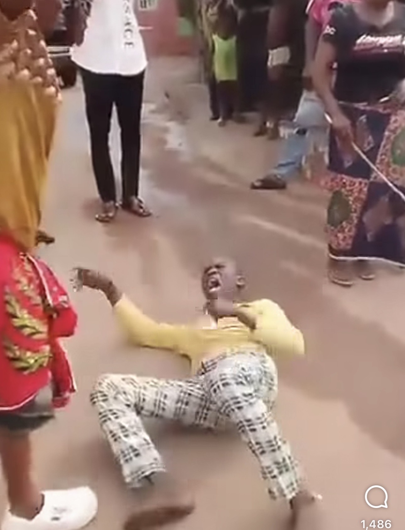 Umuada fl0.gs man for assaulting his aged parents in Abia community