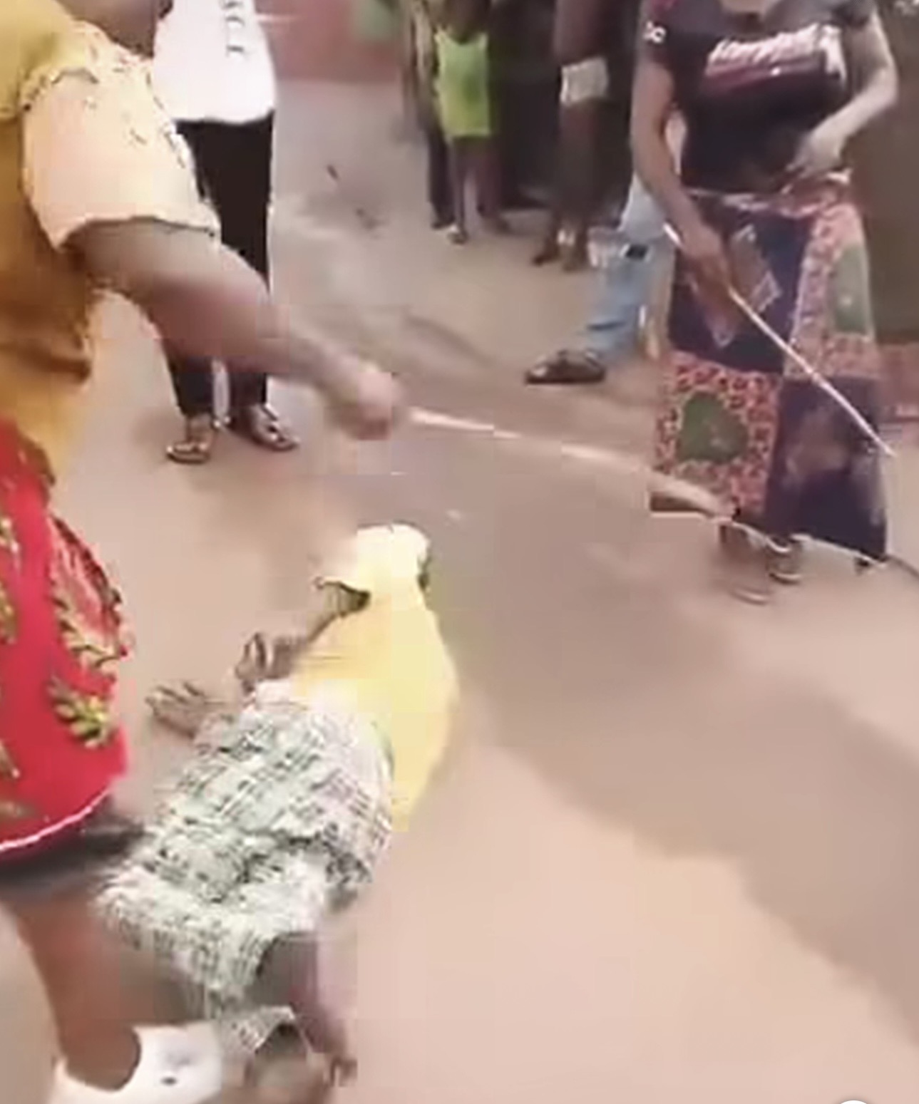 Umuada fl0.gs man for assaulting his aged parents in Abia community