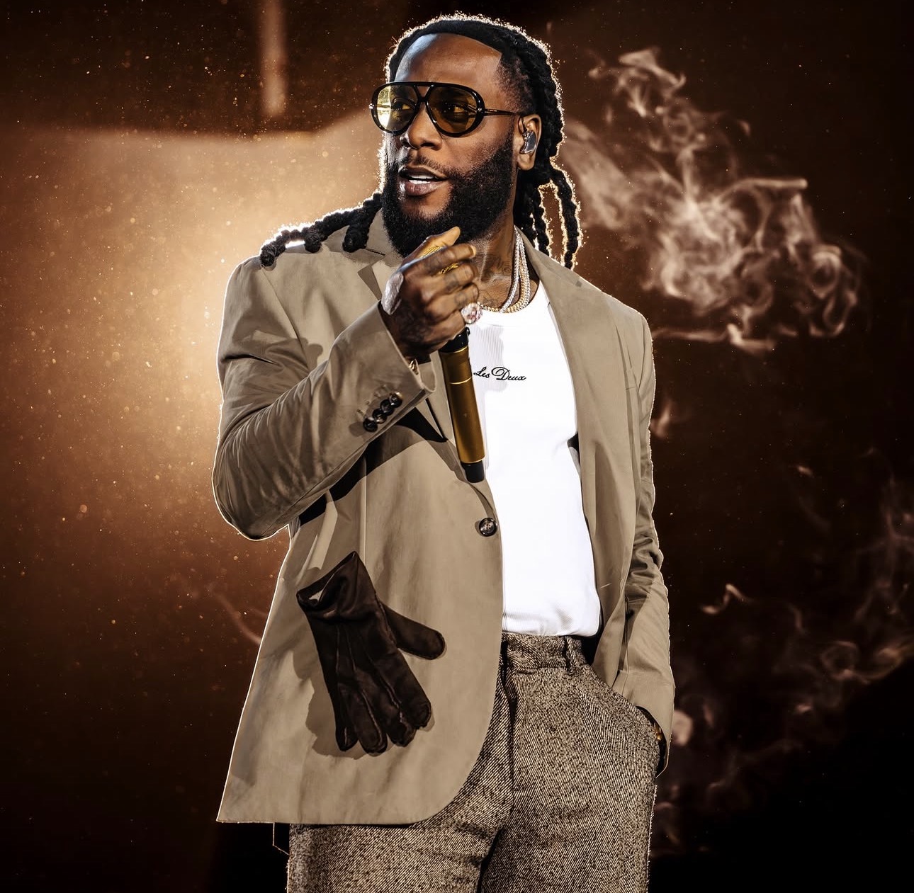 Singer, Burna Boy presents the Sócrates Award to Bukayo Saka at the 2026 Ballon d’Or ceremony (video)