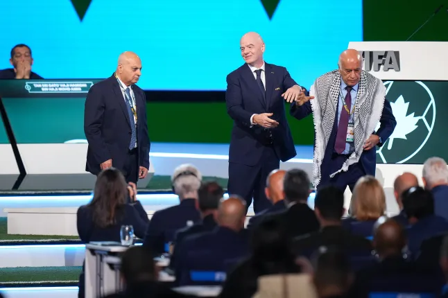 Fifa president tries to stage Israel-Palestine handshake but it goes all wrong (video)