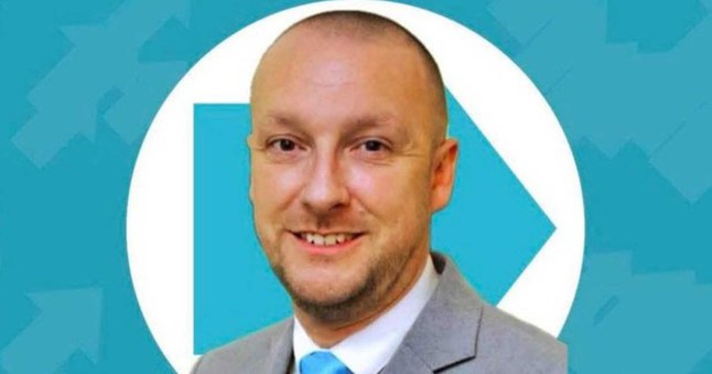 Married Reform councillor quits after people discover his gay p0rn OnlyFans account