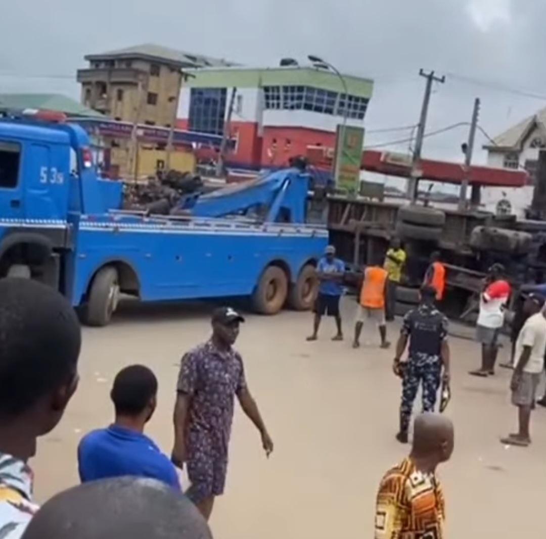 Fatal accident as trailer crushes tricycles in Anambra (video)