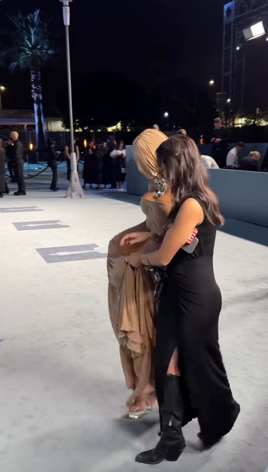 Kim Kardashian had to be guided as she attended Academy Gala in full face covering (video)