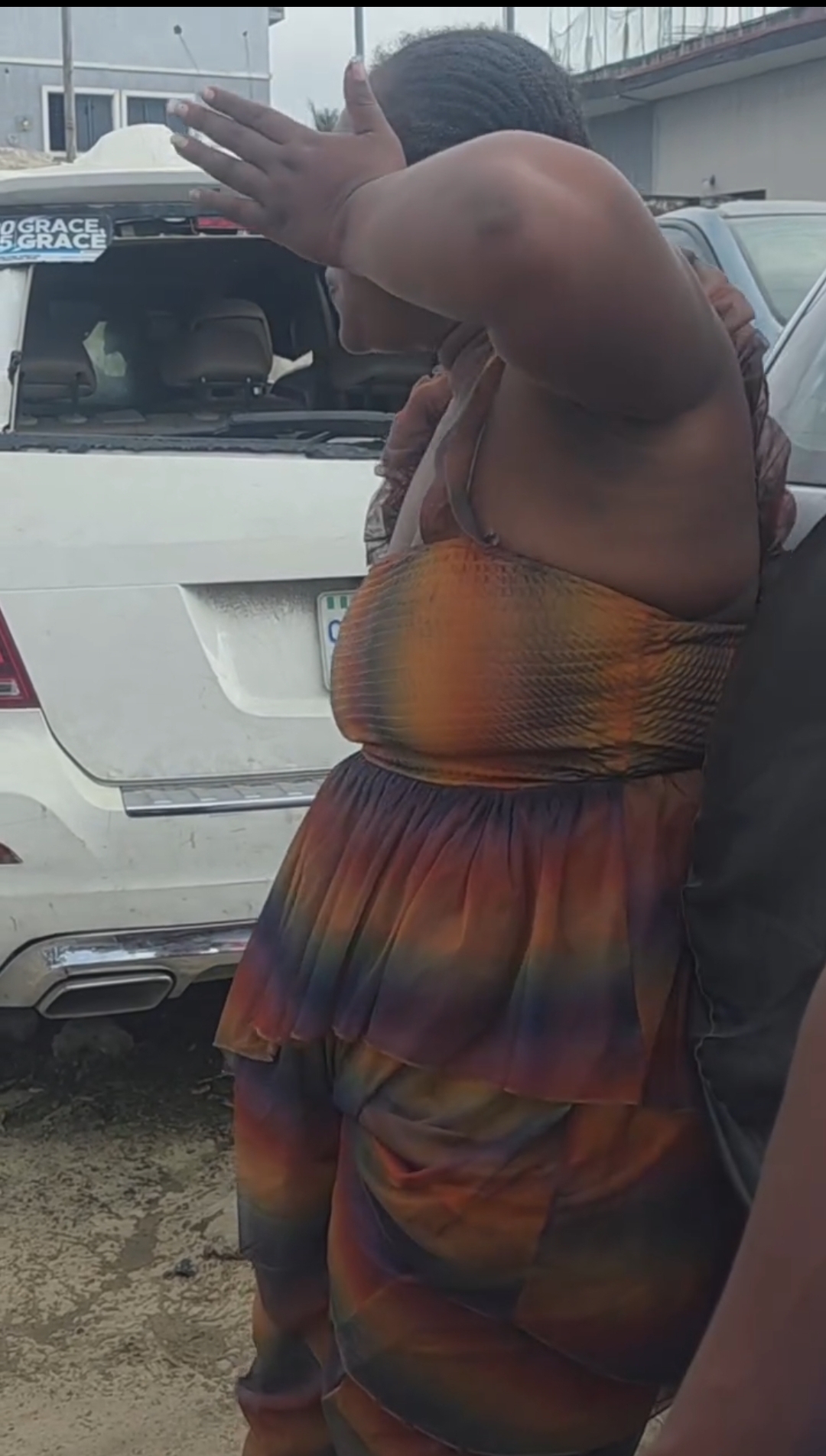 Lady shares video of disoriented woman found in Lagos, seeks help locating her family
