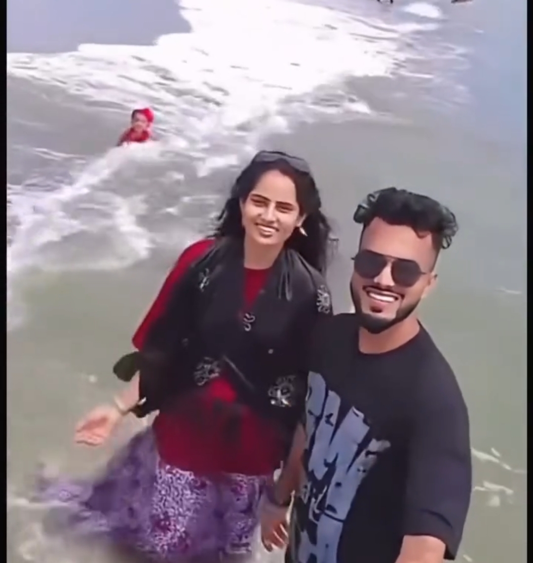 Man rescues toddler left near incoming waves as parents reportedly film social media reel at beach