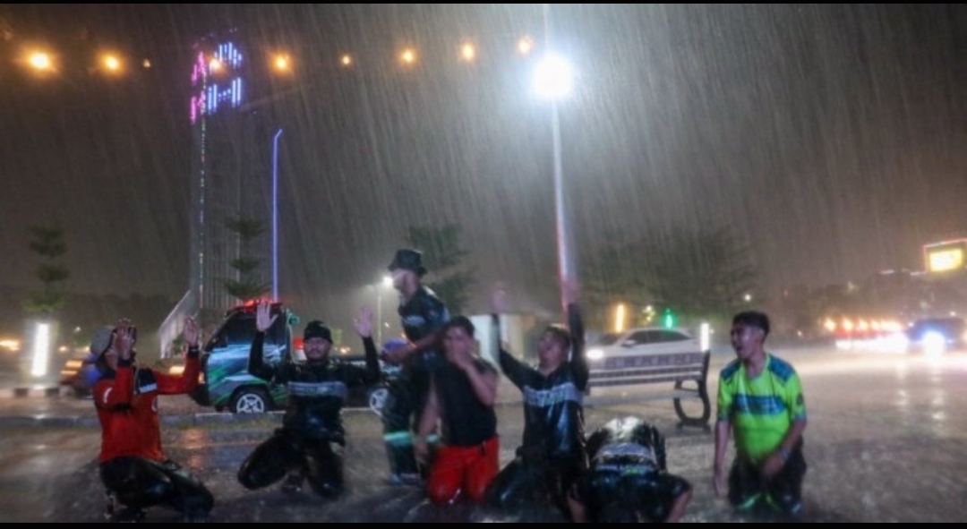 Indonesians dance in the rain, kneel in gratitude after months of devastating wildfires and toxic smoke