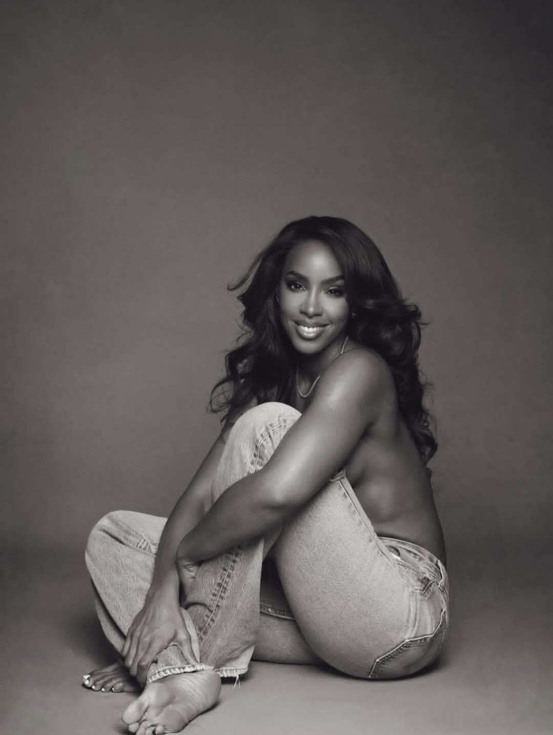 Kelly Rowland marks 45th birthday with t0pless photos