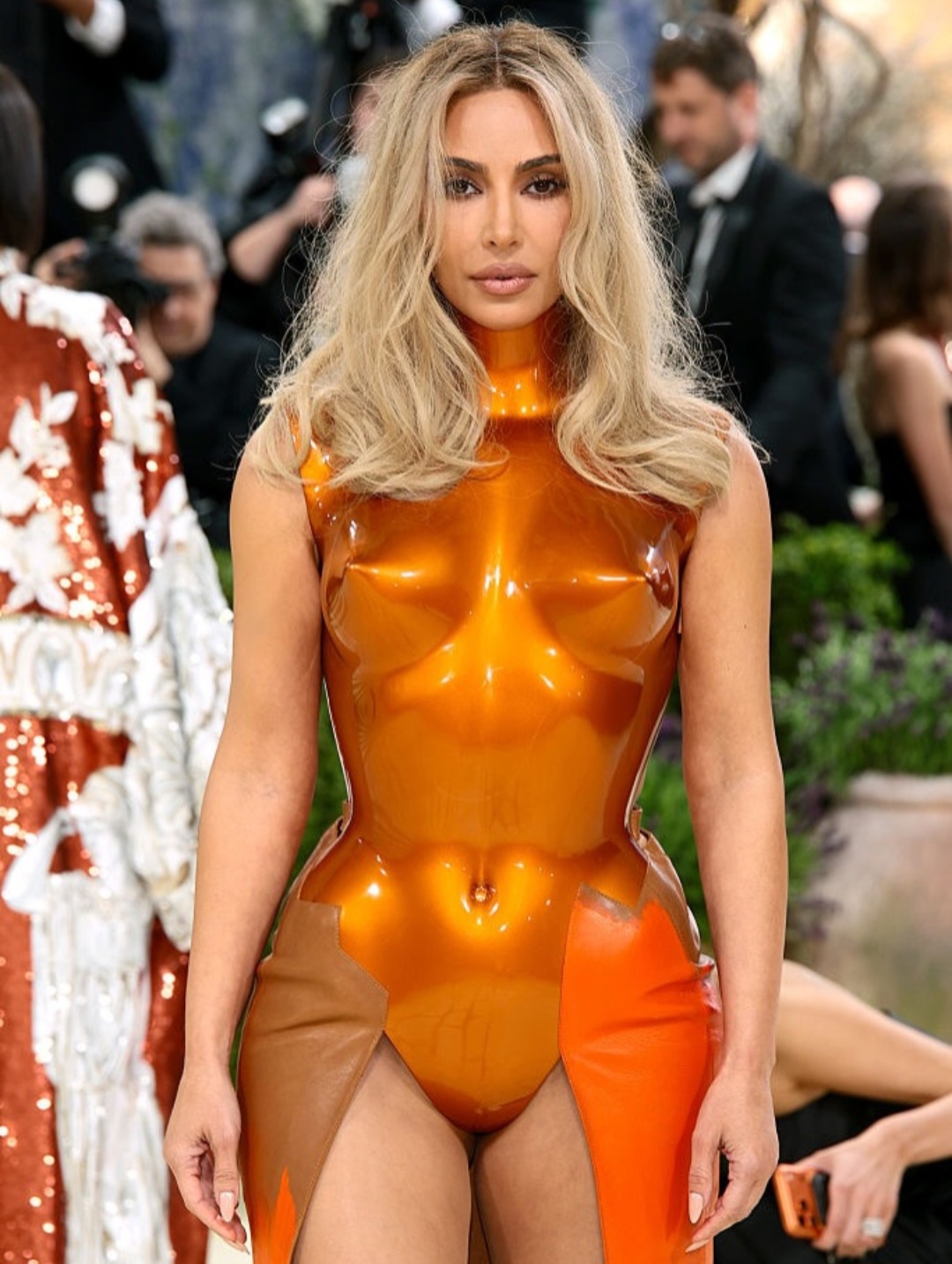 Kim Kardashian attends 2026 Met Gala in custom-molded breastplate that was finished in an auto body shop (photos/video)