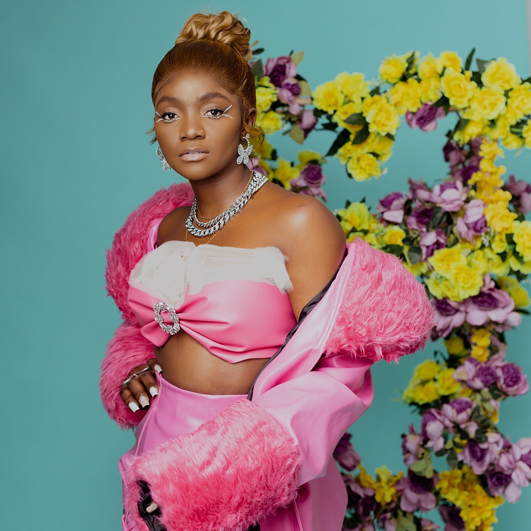 X users dig up singer Simi’s old tweets containing ‘ant!-Igbo’ sl#rs