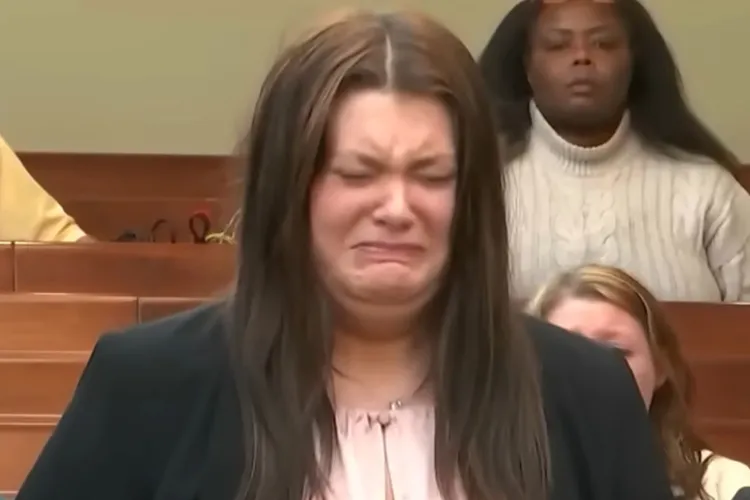 Pageant queen, 20, receives life sentence for k!lling boyfriend