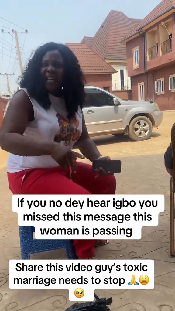 "Get a boyfriend who will satisfy you" woman advises married woman who provides for the family while her husband cheats on her (video)