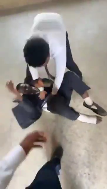 Outrage as h0rrific video shows secondary school seniors brut@lly bullying a junior student in Benin City