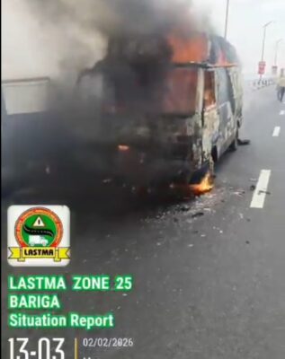 Commercial bus catches fire on third mainland bridge (video)