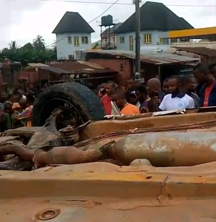 Two friends d!e as car plunges into ditch in Aba