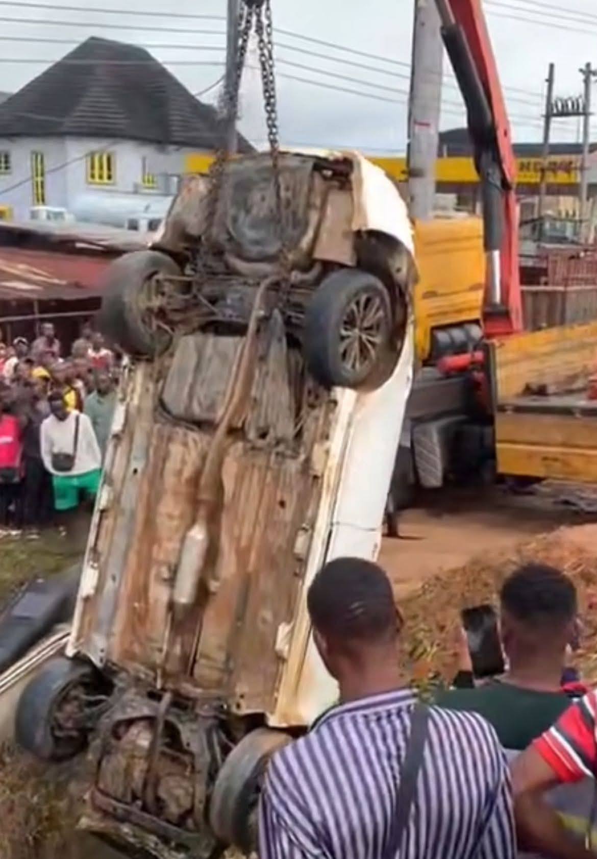 Two friends d!e as car plunges into ditch in Aba