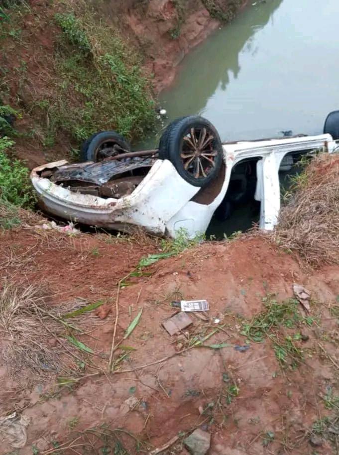 Two friends d!e as car plunges into ditch in Aba