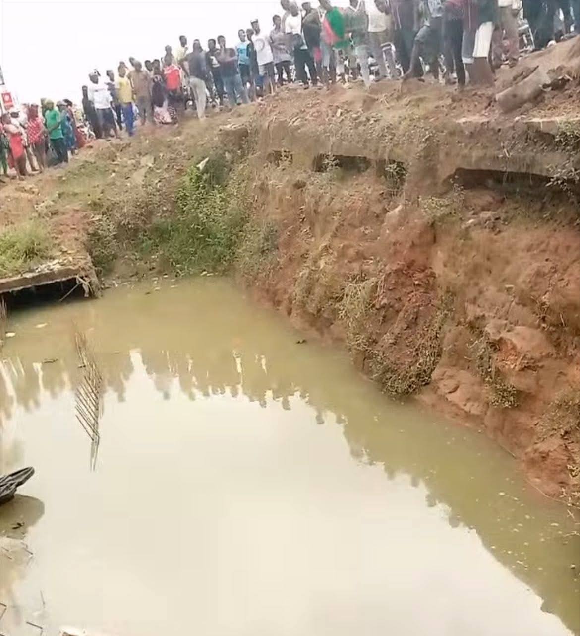 Two friends d!e as car plunges into ditch in Aba