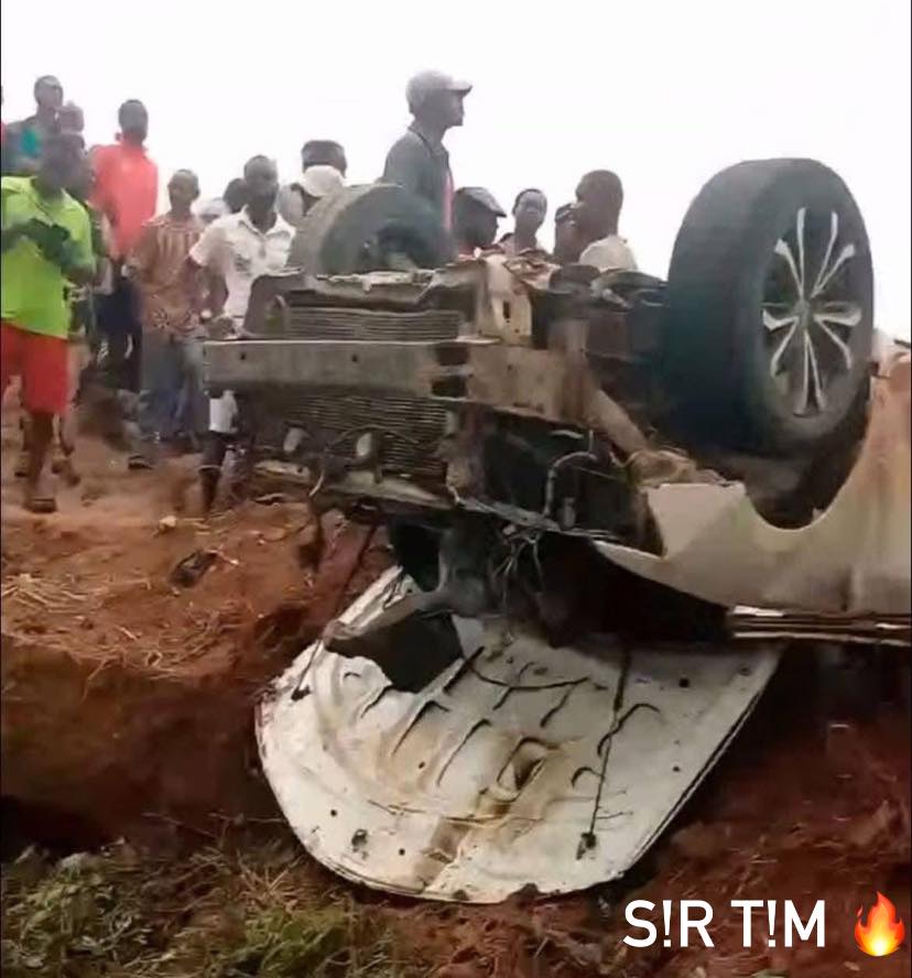 Two friends d!e as car plunges into ditch in Aba
