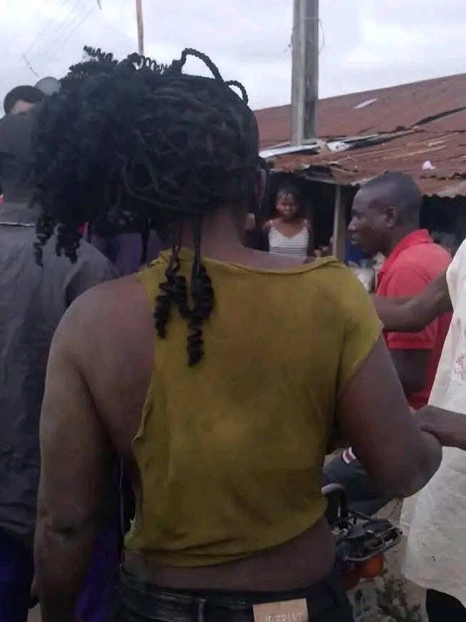 Angry mob b3ats young woman accused of stealing 2-year-old child in FCT