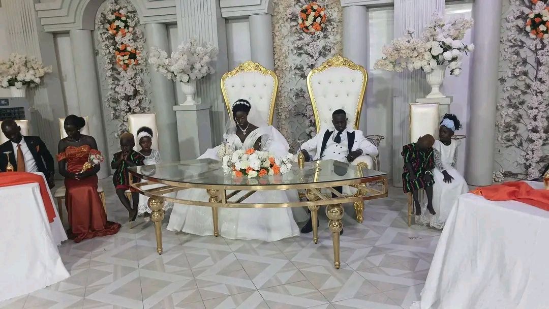 South Sudanese man weds bride after paying $77,000 dowry in cash, 297 cows and plots of land, defeating his competitor who offered $25,000, 158 cows (video)