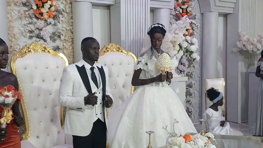 South Sudanese man weds bride after paying $77,000 dowry in cash, 297 cows and plots of land, defeating his competitor who offered $25,000, 158 cows (video)