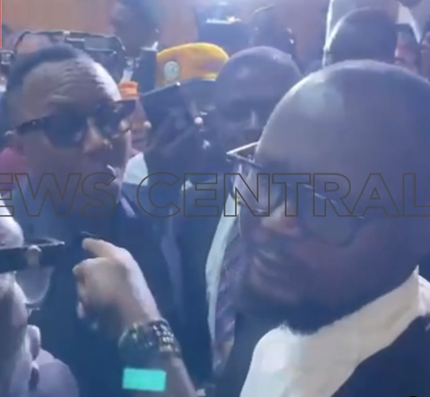 Sowore confronts lawyer in Abuja High Court after being called a tout