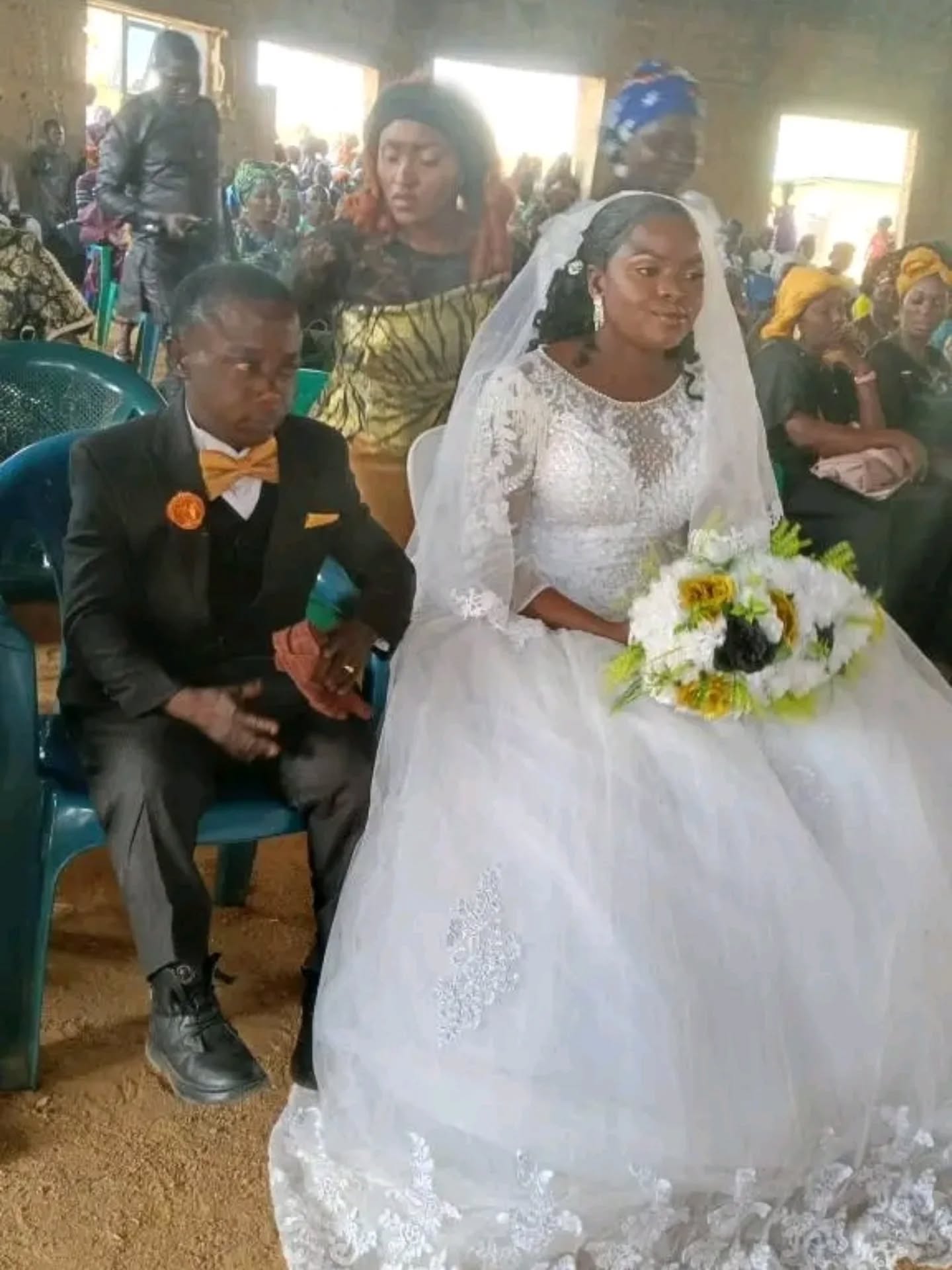 Love transcends height: Diminutive Nigerian man weds his tall wife in Jos
