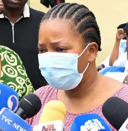 Lady whose ex is in prison for robbery is nabbed for receiving stolen phone from current boyfriend