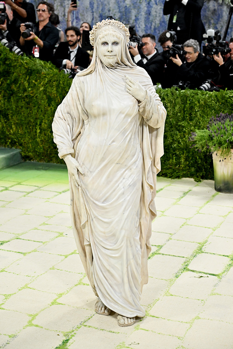 Heidi Klum looks like a statue as she recreates Veiled Vestal Statue at Met Gala 2026