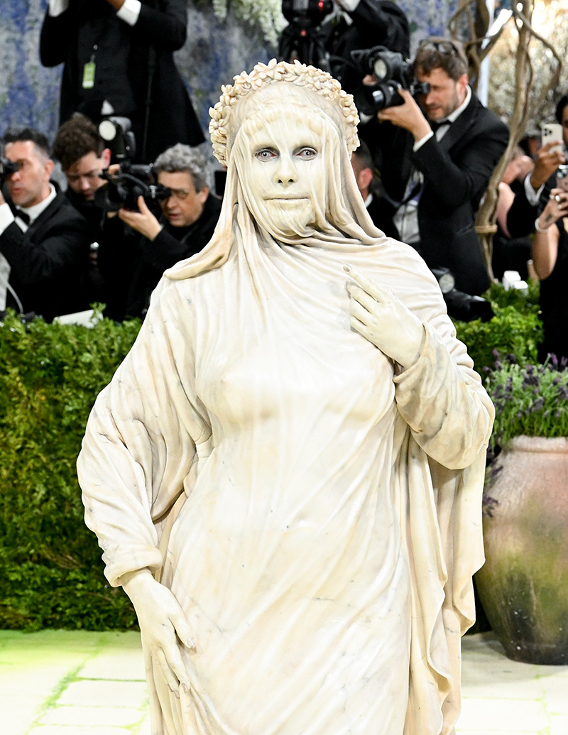 Heidi Klum looks like a statue as she recreates Veiled Vestal Statue at Met Gala 2026