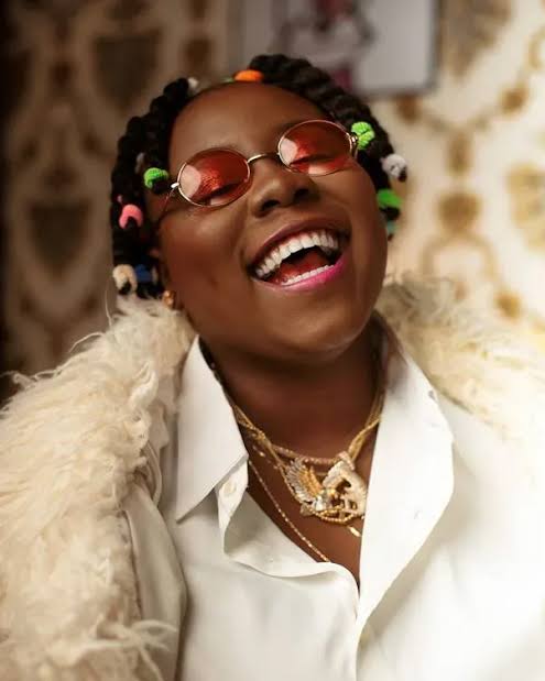 Singer Teni laments in funny video after wearing corset dress, says she canât breathe or eat