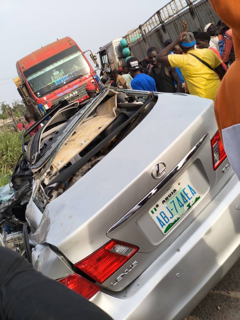 Edo varsity final year student d!es in motorcade accident during sign-out celebration