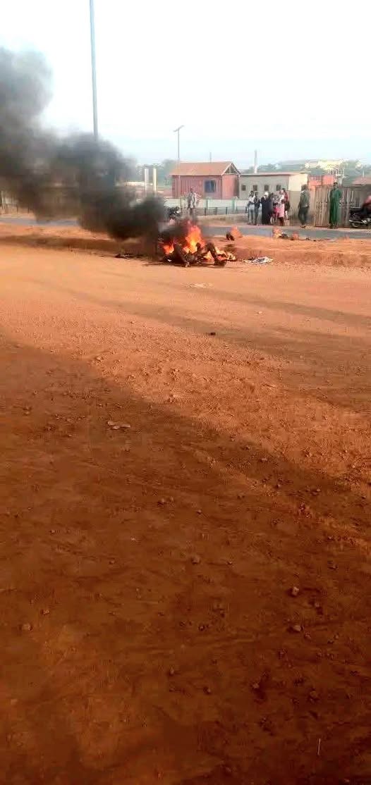 Mob sets suspected motorcycle thief ablaze in Benue