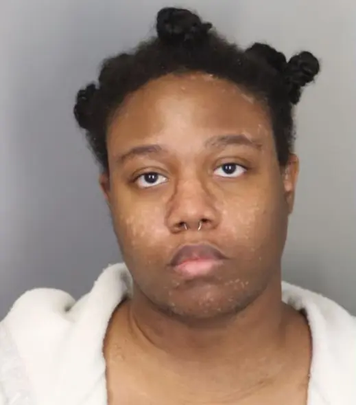 Female prison warden charged with r@ping inmate inside a men’s jail.