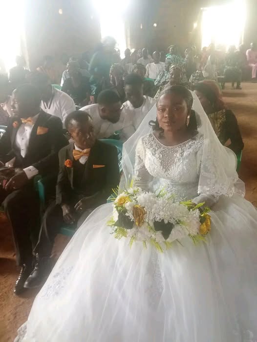 Love transcends height: Diminutive Nigerian man weds his tall wife in Jos