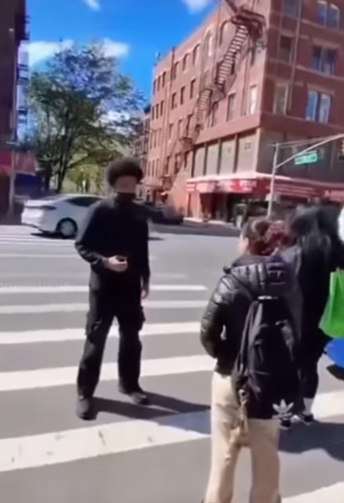 S!ckening video shows boy st0.mping on girl?s head after she refused to give him her number  (video)