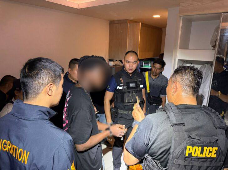 Two Nigerian drug dealers arrested in Thailand after one tried to swallow cocaine to destroy evidence
